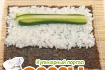 Шаг 2: Лист нори положить на циновку-макису …