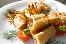 Шаг 1: Готовим два рулета, с лососем …