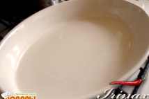 Шаг 1: Форму смазать растительным маслом.