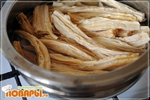 Шаг 1: Спаржу залить кипятком и оставить …