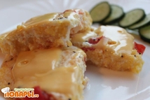 Шаг 3: Достаем "омлет", посыпаем зеленью, добавляем …