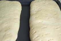 Шаг 3: Подошедшее тесто разделить на две …