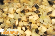 Шаг 1: Лук порезать полукольцами или кубиком …