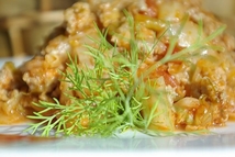 Шаг 2: Фарш обжарить с луком на …