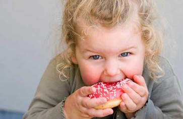 Обилие стресс-факторов в жизни родителей приводит к детскому ожирению