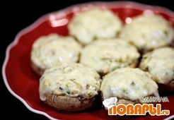 Шампиньоны фаршированные курицей и сыром