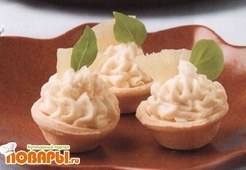 Закуска сырная с ананасом в тарталетках