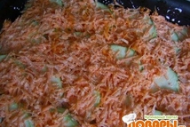 Шаг 4: поливаем аккуратно сливками, потом посыпаем …