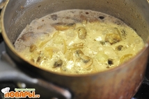 Шаг 2: Ставим кастрюльку на газ, на …