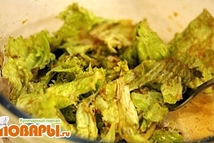 Шаг 4: Листья салата помыть порезать не …