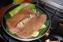 Шаг 2: Рыбу разделай на филе, приправь …