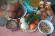 Шаг 1: Лук порежьте вдоль и замаринуйте …