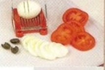 Шаг 1: Яйца и помидоры нарежьте кружочками, …