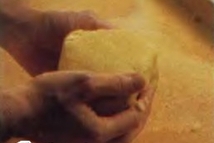 Шаг 4: Залейте теплым сахарным сиропом молотый …