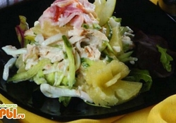 Рецепт: Салат с кальмарами и ананасом по-тайски