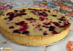 Рецепт: Чернично-малиновый пирог с белым шоколадом