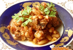 Свинина с фасолью в томате