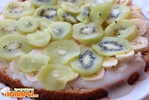 Шаг 3: Очень тонко нарезаем киви и …