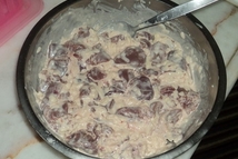 Шаг 4: Сыр натереть на крупной терке. …