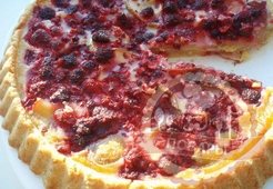 Пирог с грушами и малиной