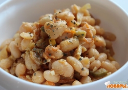 Рецепт: Фасолевый салат с солеными огурцами
