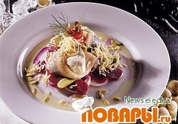 Рецепт: Сельдь и маринованная свекла с тертым сыром