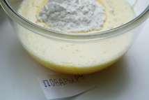 Шаг 1: Итак яйца, сахар, ваниль, взбиваем …