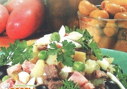 Рецепт: Салат мясной с маслинами