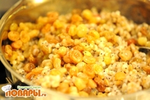 Шаг 3: Добавляем изюм ( заранее промытый …