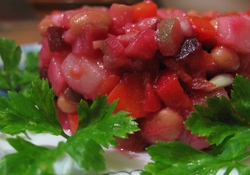 Рецепт: Винегрет с фасолью в томатном соусе