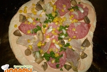 Шаг 3: Потом перемазать тесто майонезом и …