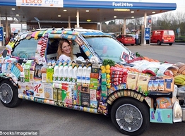 Статья: Автомобиль покрытый продуктами супермаркета