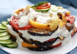 Рецепт: Закусочный торт из кабачков и баклажанов