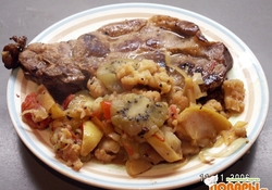 Рецепт: Свиная отбивная с фруктово-овощным гарниром