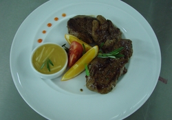 Рецепт: Свиные миньоны с имбирным соусом