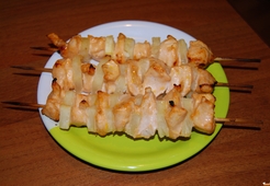 Шашлычки домашние с куриным филе и ананасами