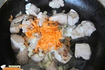 Шаг 5: Отдельно берем морковку, моем, чистим …