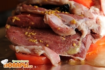 Шаг 3: Достаем и разворачиваем фольгу, смазываем …