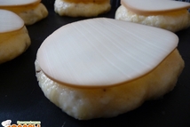 Шаг 2: Сформировать 6 биточков, уложить в …