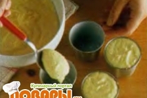 Шаг 3: Добавьте в манную смесь тертый …