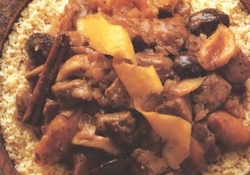 Рецепт: Баранина, тушенная с сухими фруктами