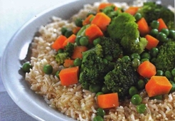 Рис с овощами на пару и грибной приправой 