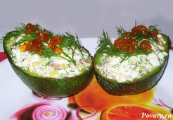 Лодочки с малосольной семгой из авокадо