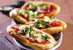 Пицца с томатами