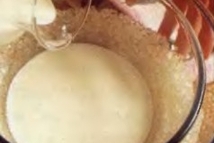 Шаг 1: Охладите сливки в холодильнике минимум …