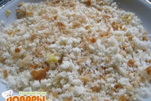 Шаг 3: Батон натереть на крупной терке. …