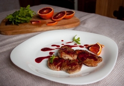 Рецепт: Свиные медальоны в стиле мулеже