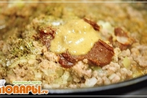 Шаг 3: Теперь добавляем специи, соль, горчицу, …