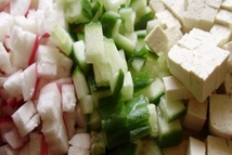 Шаг 2: Пока готовятся морковь и картофель …