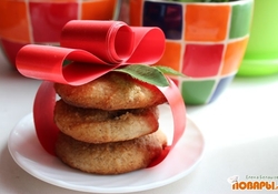 Рецепт: Овсяное печенье с изюмом и яблоками